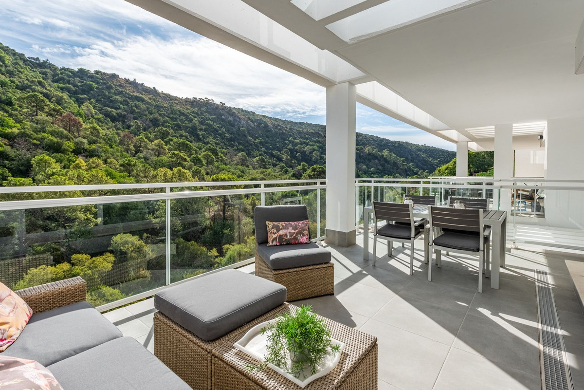2 Bed Apartment for sale in Benahavís Costa Del Sol, Málaga, Spain