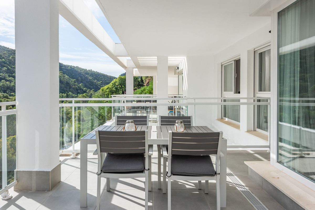 2 Bed Apartment for sale in Benahavís Costa Del Sol, Málaga, Spain