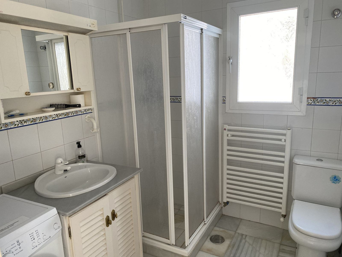 Se vende Villa - Chalet de 4 dormitorios en Costa Del Sol, Málaga, España