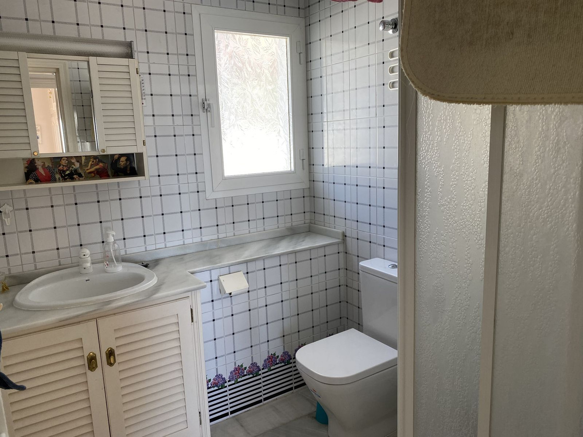 Se vende Villa - Chalet de 4 dormitorios en Costa Del Sol, Málaga, España