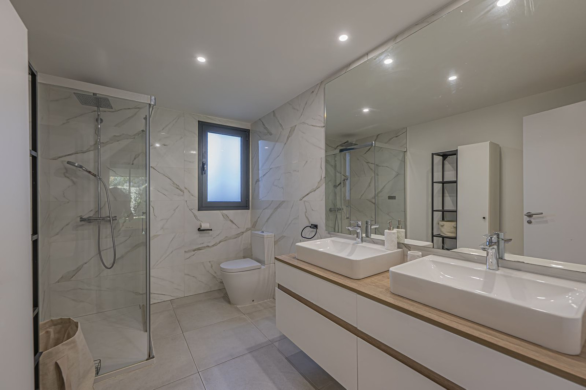 3 Bed Apartment for sale in Selwo Costa Del Sol, Málaga, Spain
