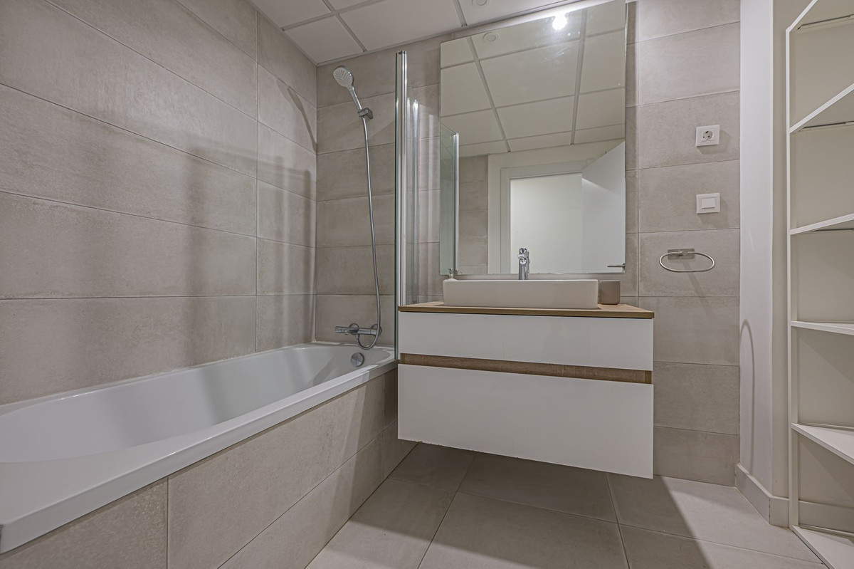 3 Bed Apartment for sale in Selwo Costa Del Sol, Málaga, Spain
