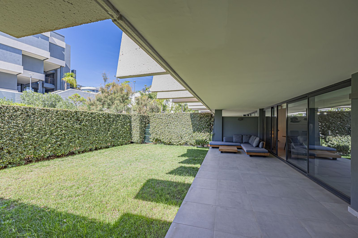 3 Bed Apartment for sale in Selwo Costa Del Sol, Málaga, Spain