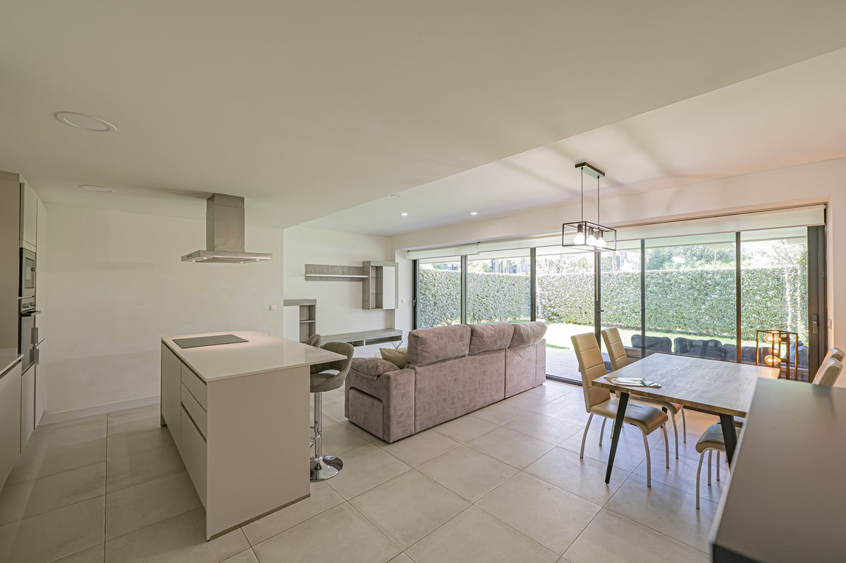 3 Bed Apartment for sale in Selwo Costa Del Sol, Málaga, Spain