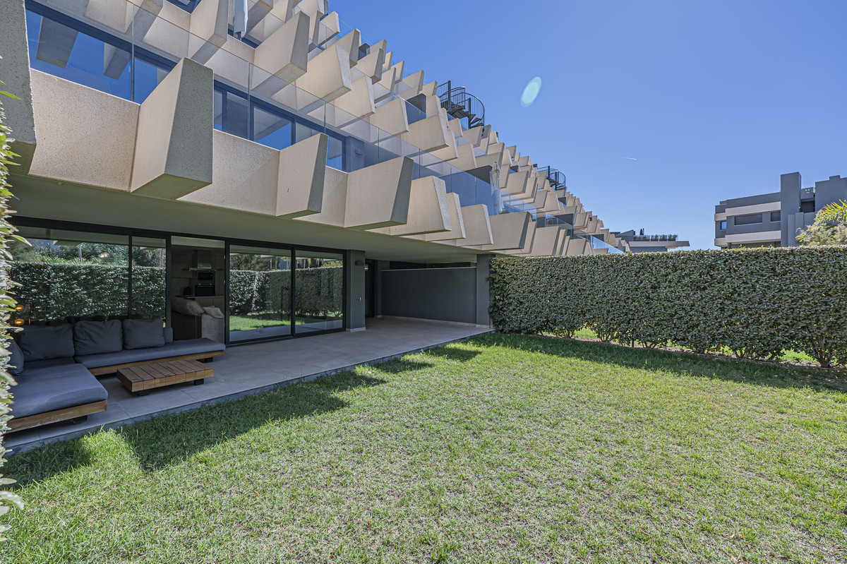3 Bed Apartment for sale in Selwo Costa Del Sol, Málaga, Spain