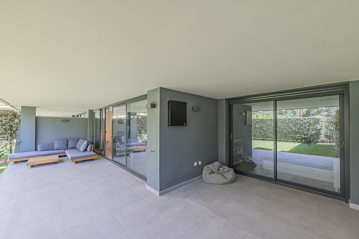 3 Bed Apartment for sale in Selwo Costa Del Sol, Málaga, Spain