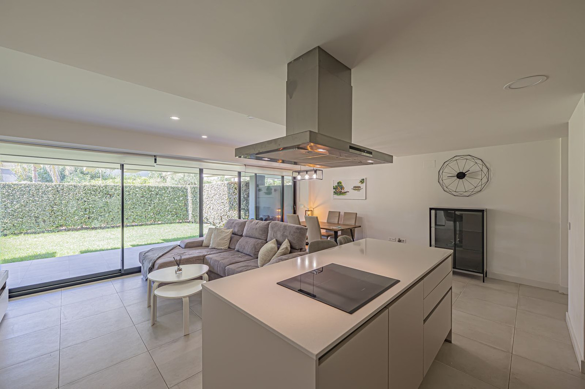 3 Bed Apartment for sale in Selwo Costa Del Sol, Málaga, Spain