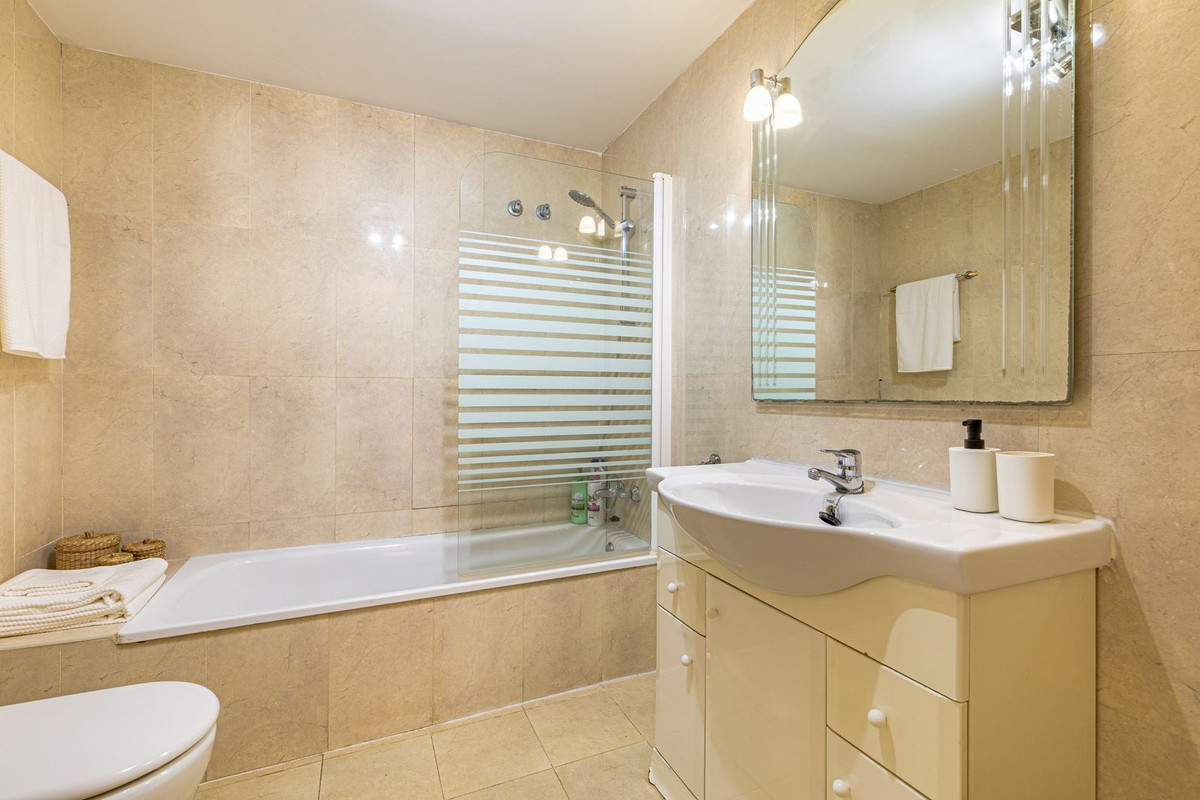 2 Bed Apartment for sale in Nueva Andalucía Costa Del Sol, Málaga, Spain