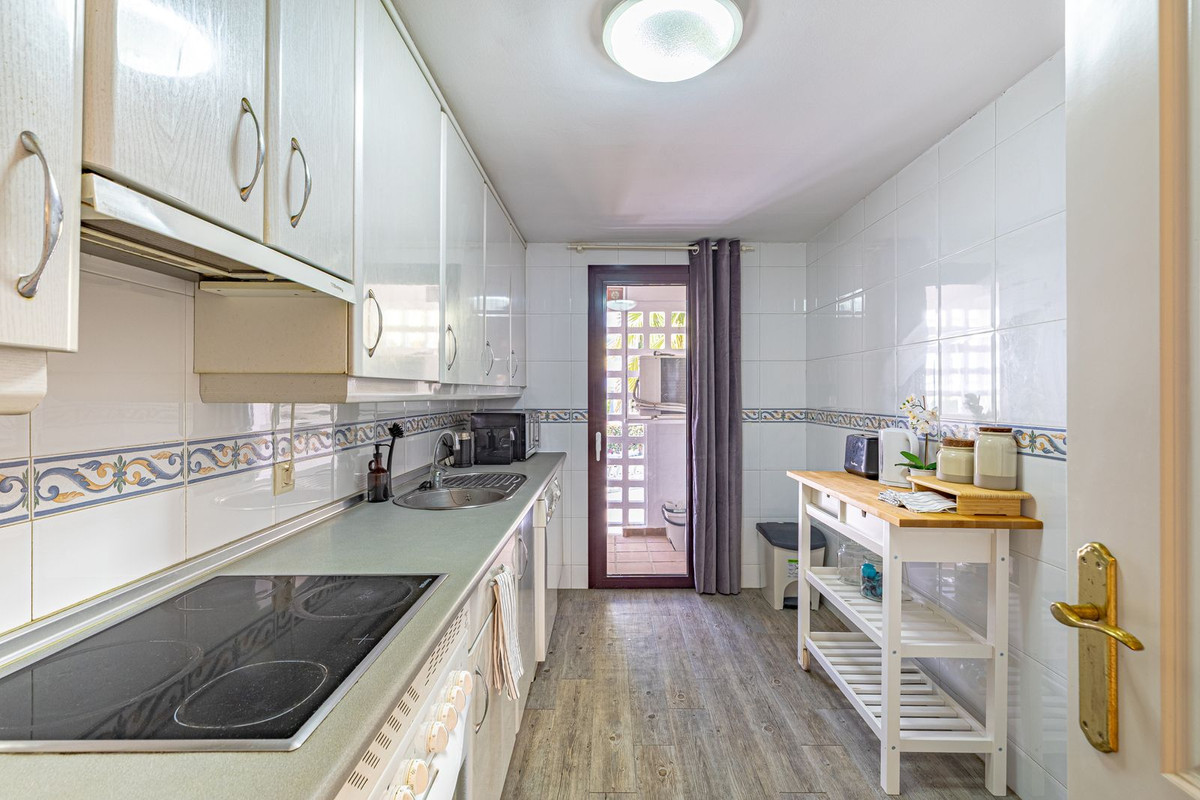 2 Bed Apartment for sale in Nueva Andalucía Costa Del Sol, Málaga, Spain