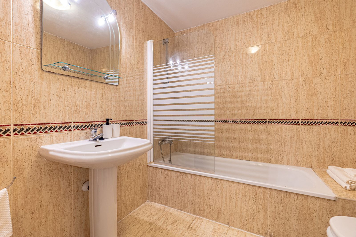 2 Bed Apartment for sale in Nueva Andalucía Costa Del Sol, Málaga, Spain