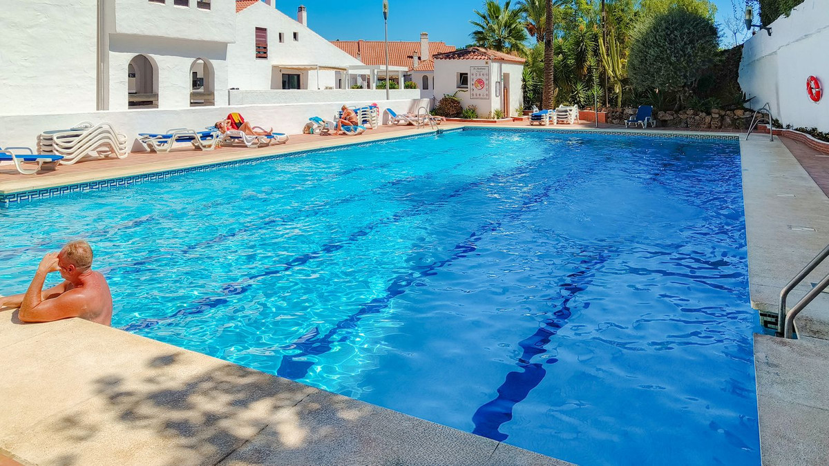 2 Bed Apartment for sale in Nueva Andalucía Costa Del Sol, Málaga, Spain