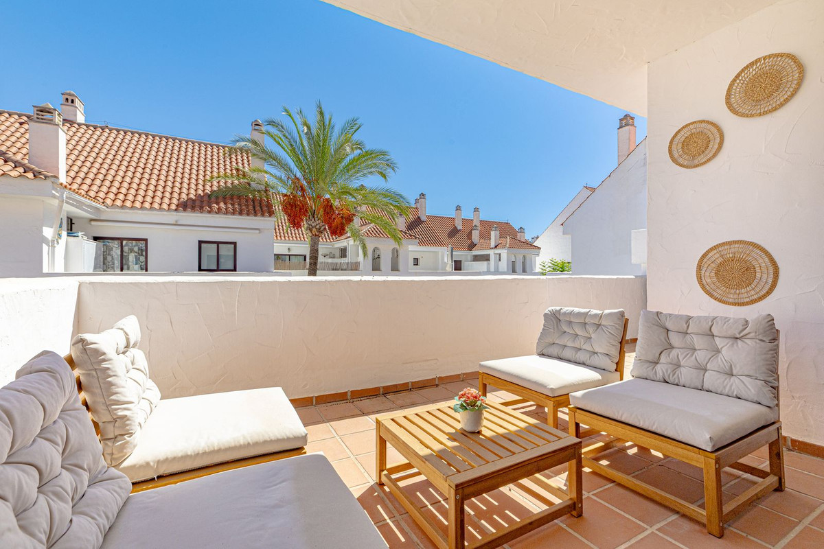 2 Bed Apartment for sale in Nueva Andalucía Costa Del Sol, Málaga, Spain