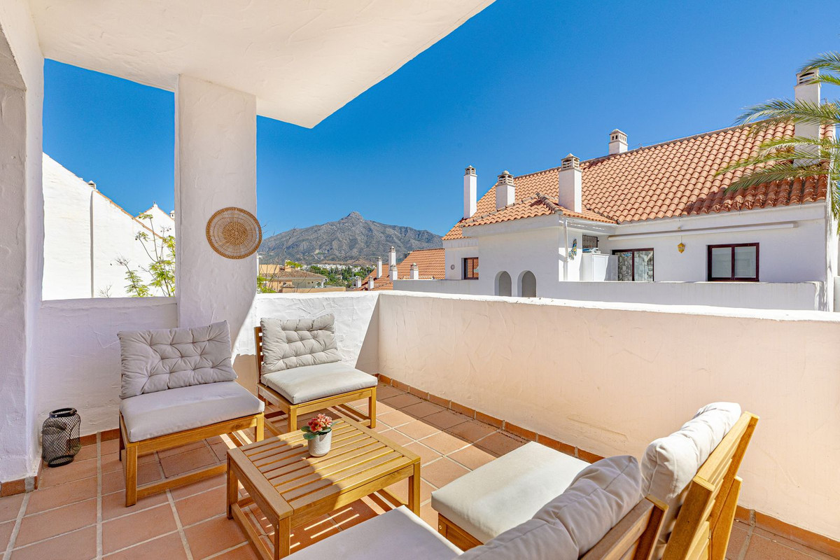 2 Bed Apartment for sale in Nueva Andalucía Costa Del Sol, Málaga, Spain