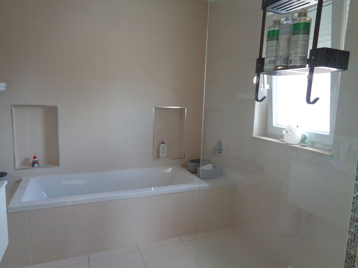 4 Bed Townhouse for sale in Alhaurín De La Torre Costa Del Sol, Málaga, Spain