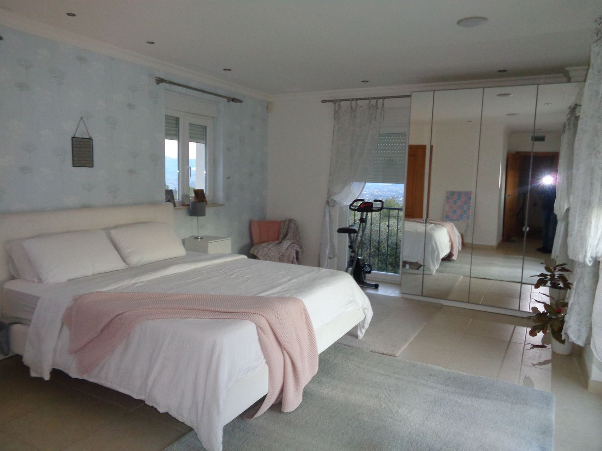 4 Bed Townhouse for sale in Alhaurín De La Torre Costa Del Sol, Málaga, Spain