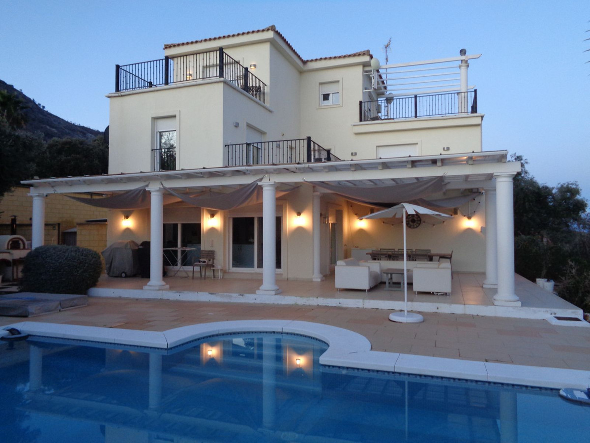 4 Bed Townhouse for sale in Alhaurín De La Torre Costa Del Sol, Málaga, Spain