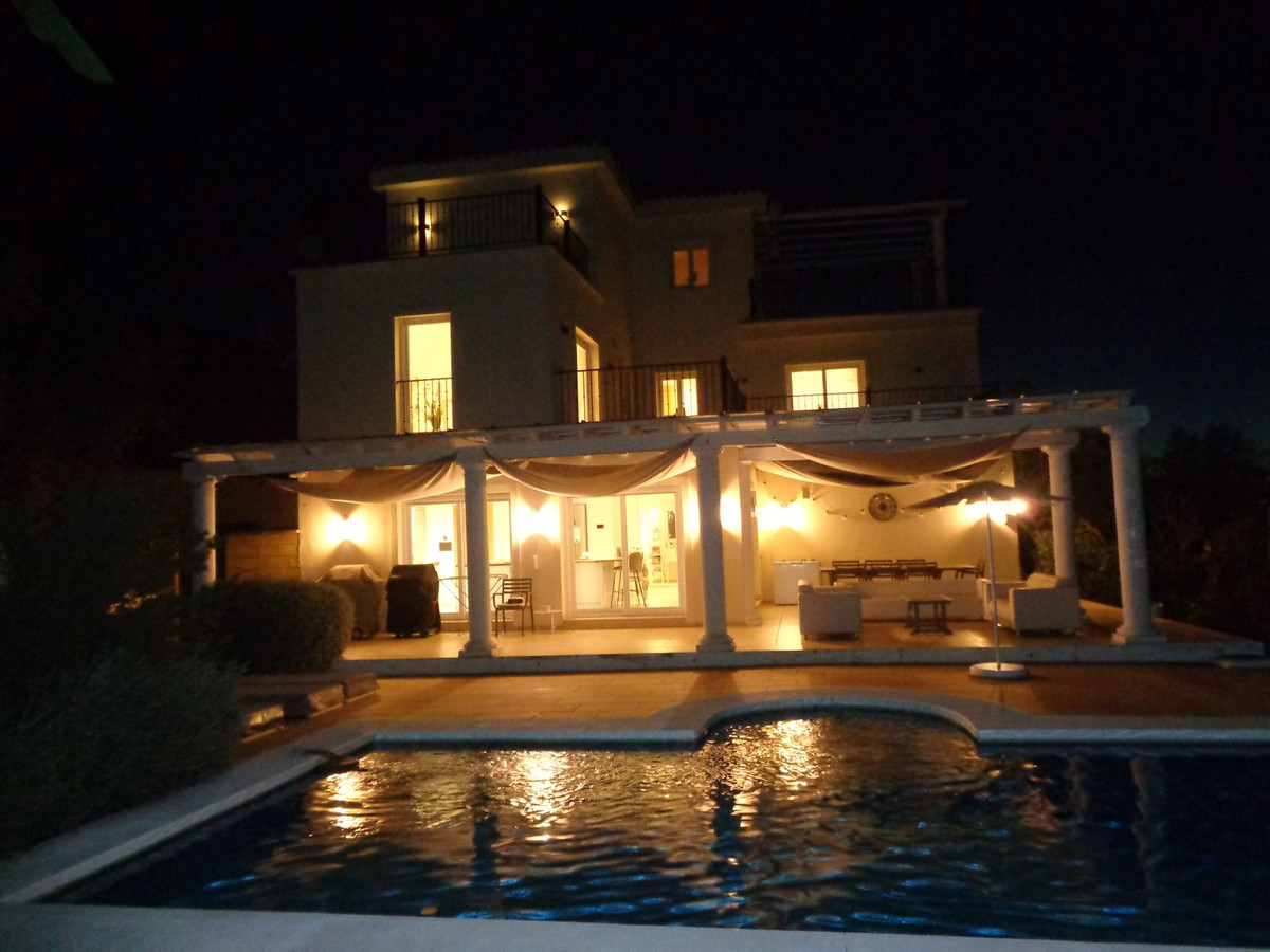 4 Bed Townhouse for sale in Alhaurín De La Torre Costa Del Sol, Málaga, Spain