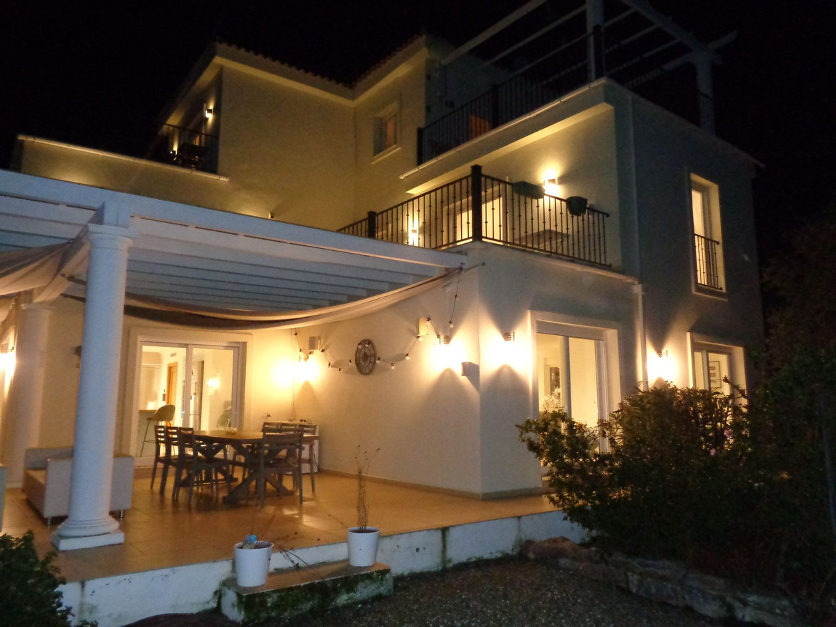 4 Bed Townhouse for sale in Alhaurín De La Torre Costa Del Sol, Málaga, Spain
