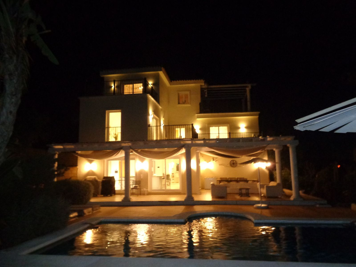 4 Bed Townhouse for sale in Alhaurín De La Torre Costa Del Sol, Málaga, Spain