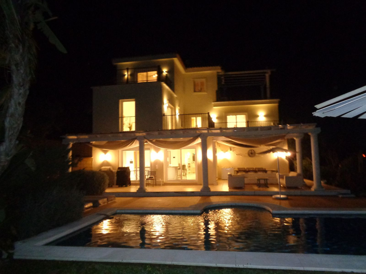 4 Bed Townhouse for sale in Alhaurín De La Torre Costa Del Sol, Málaga, Spain