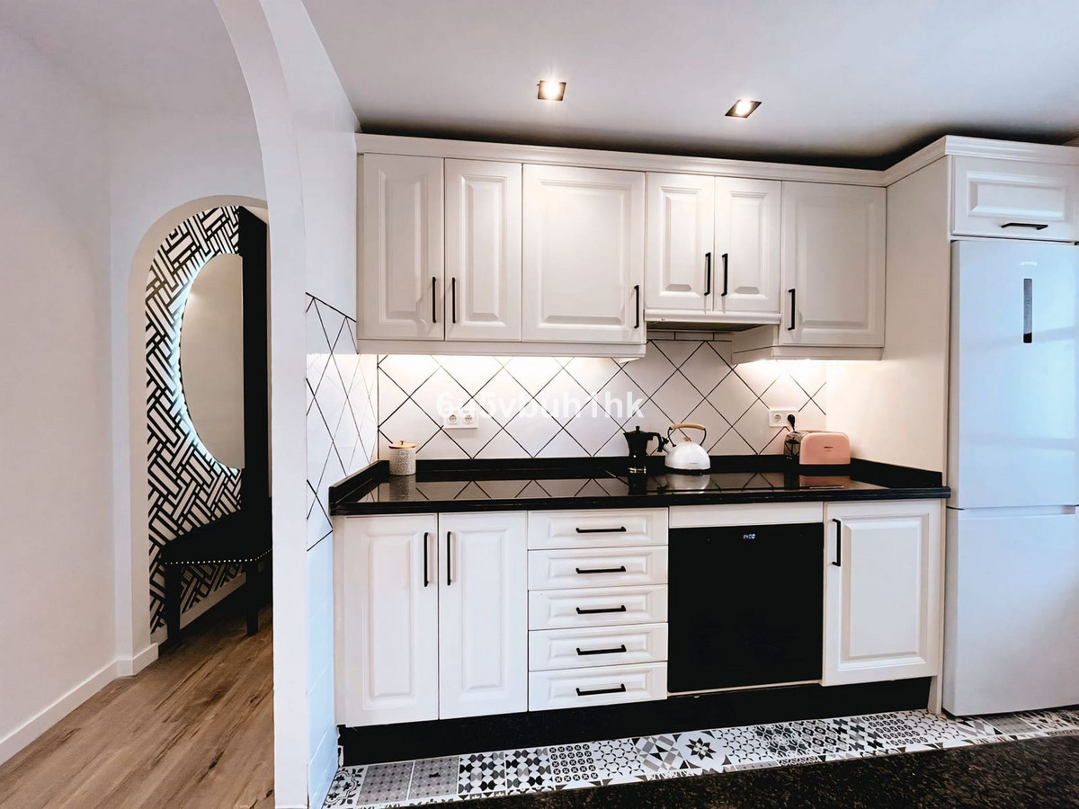 3 Bed Apartment for sale in El Paraiso Costa Del Sol, Málaga, Spain