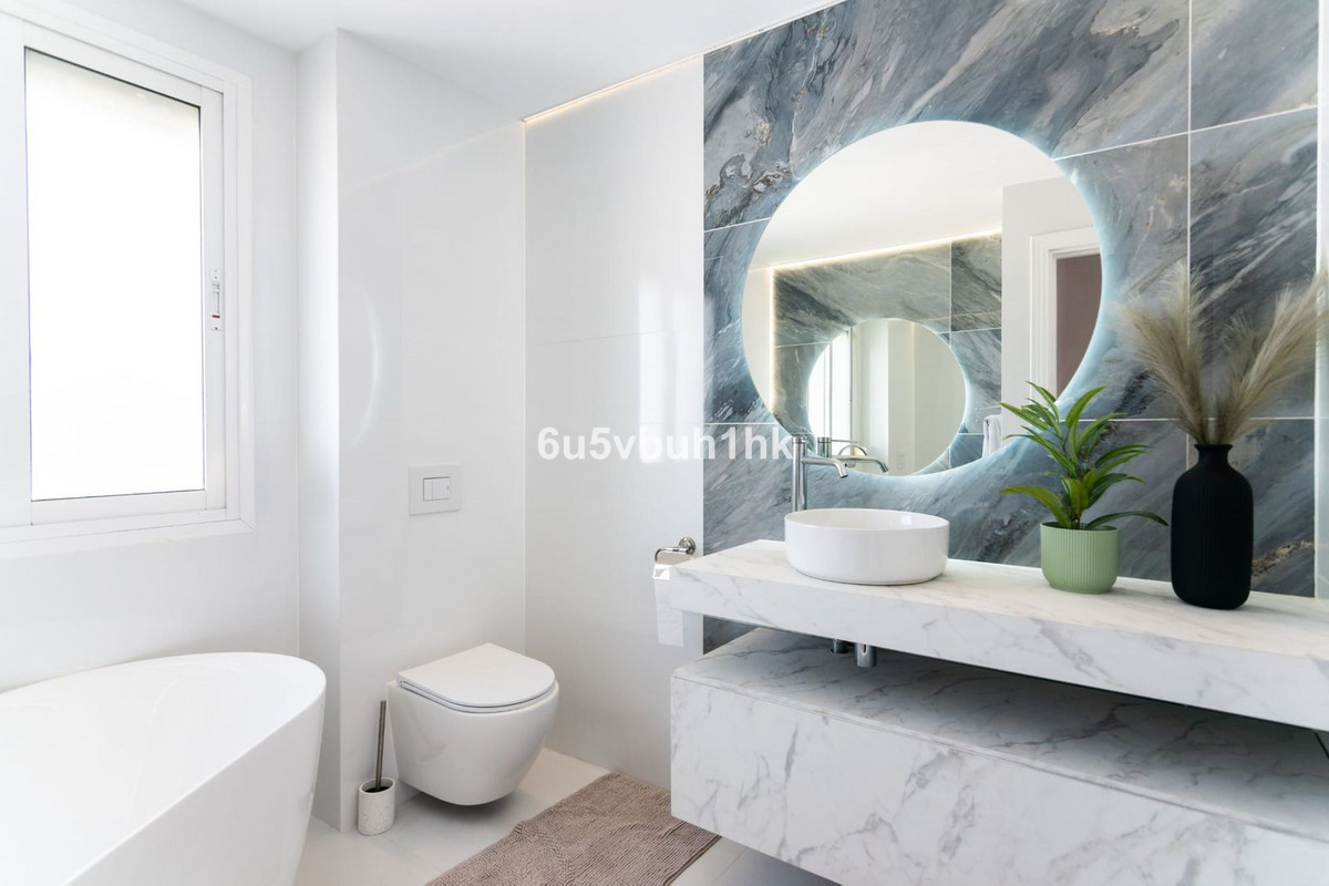 3 Bed Apartment for sale in El Paraiso Costa Del Sol, Málaga, Spain