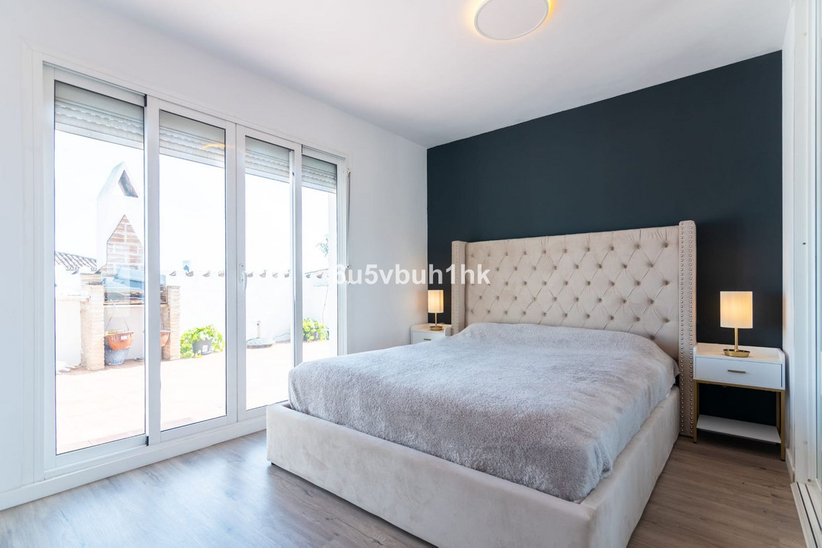 3 Bed Apartment for sale in El Paraiso Costa Del Sol, Málaga, Spain