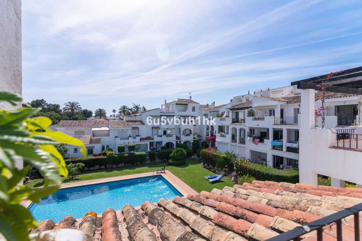 3 Bed Apartment for sale in El Paraiso Costa Del Sol, Málaga, Spain