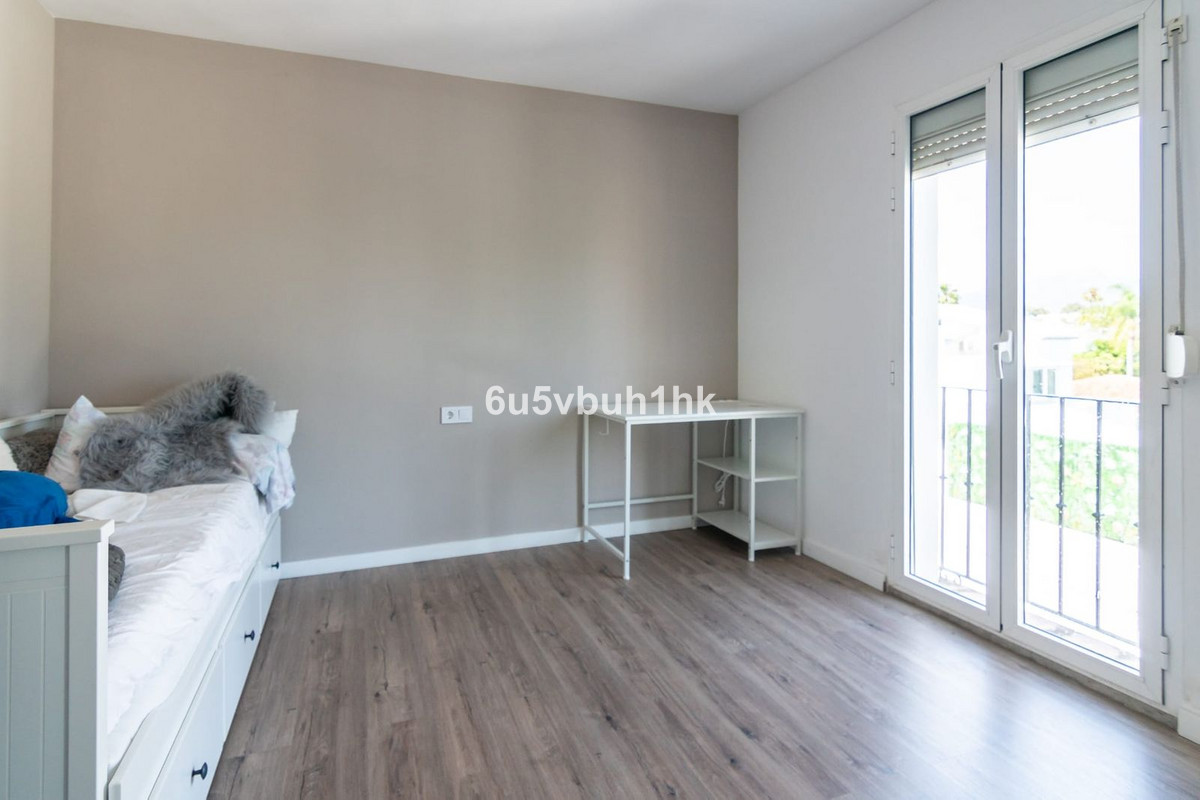 3 Bed Apartment for sale in El Paraiso Costa Del Sol, Málaga, Spain