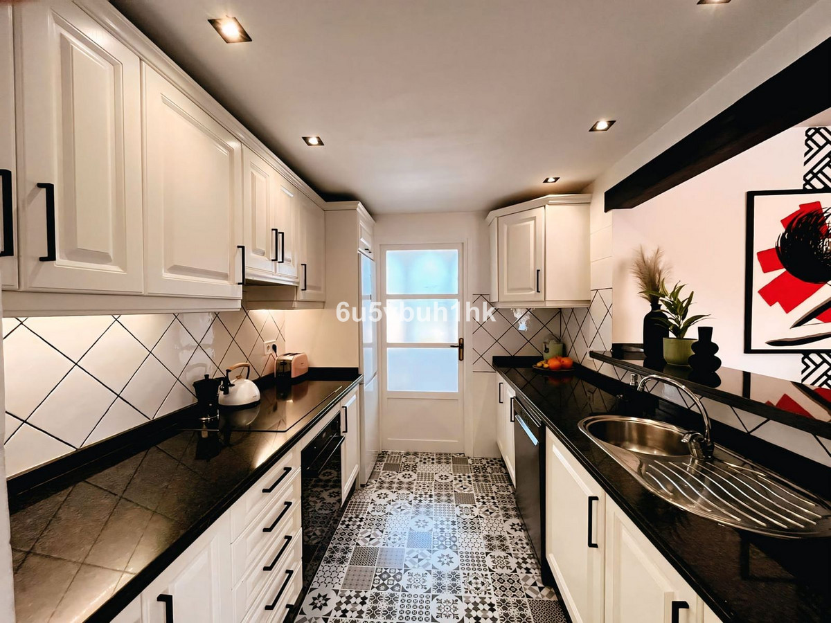 3 Bed Apartment for sale in El Paraiso Costa Del Sol, Málaga, Spain