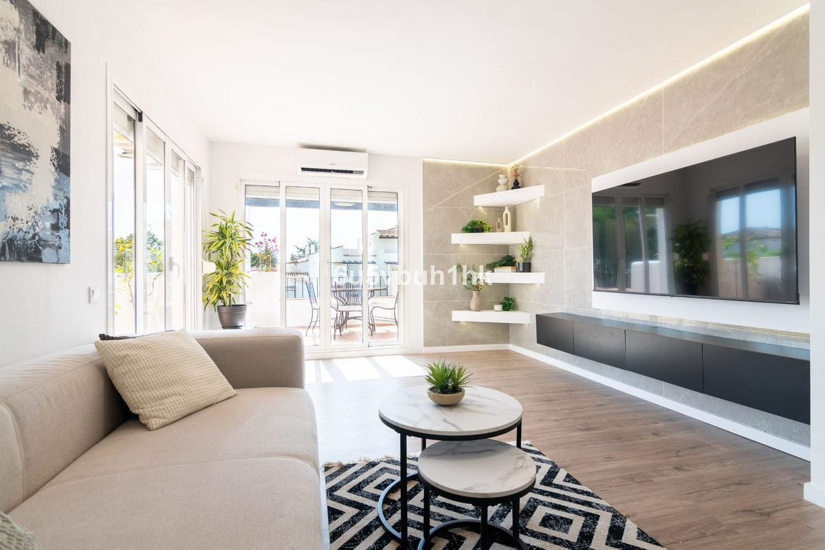 3 Bed Apartment for sale in El Paraiso Costa Del Sol, Málaga, Spain