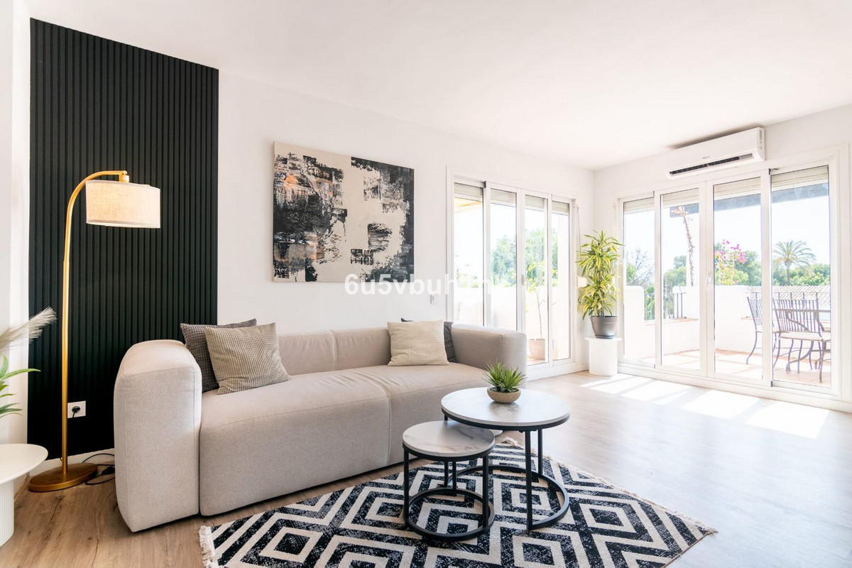 3 Bed Apartment for sale in El Paraiso Costa Del Sol, Málaga, Spain