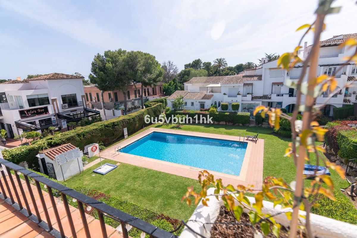 3 Bed Apartment for sale in El Paraiso Costa Del Sol, Málaga, Spain