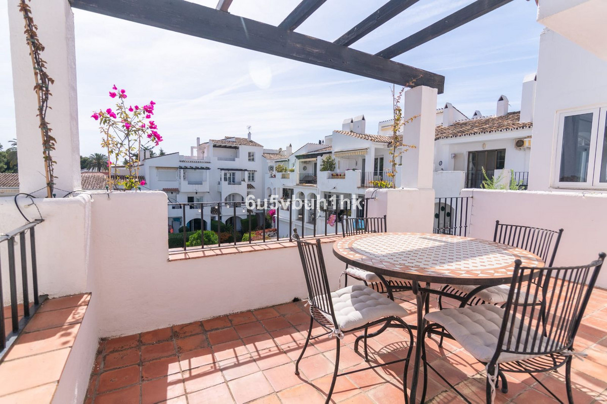 3 Bed Apartment for sale in El Paraiso Costa Del Sol, Málaga, Spain