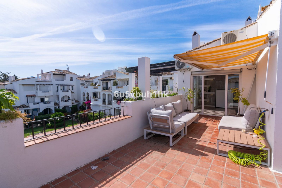 3 Bed Apartment for sale in El Paraiso Costa Del Sol, Málaga, Spain