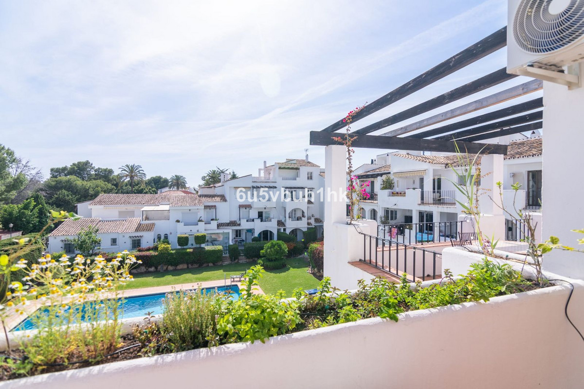 3 Bed Apartment for sale in El Paraiso Costa Del Sol, Málaga, Spain