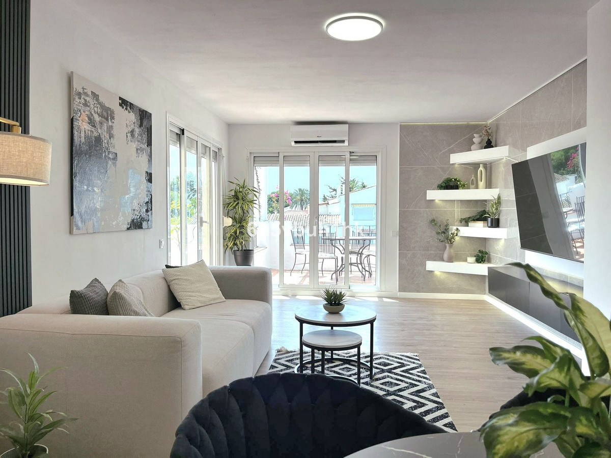 3 Bed Apartment for sale in El Paraiso Costa Del Sol, Málaga, Spain