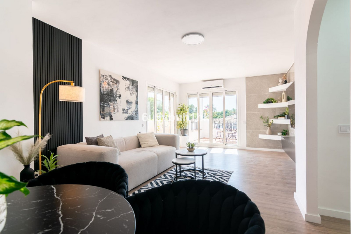 3 Bed Apartment for sale in El Paraiso Costa Del Sol, Málaga, Spain