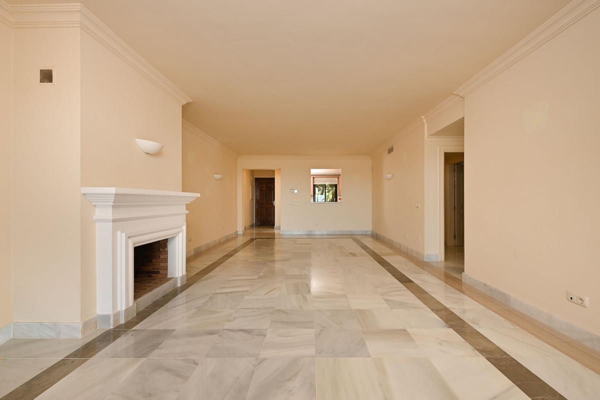 3 Bed Apartment for sale in Benahavís Costa Del Sol, Málaga, Spain