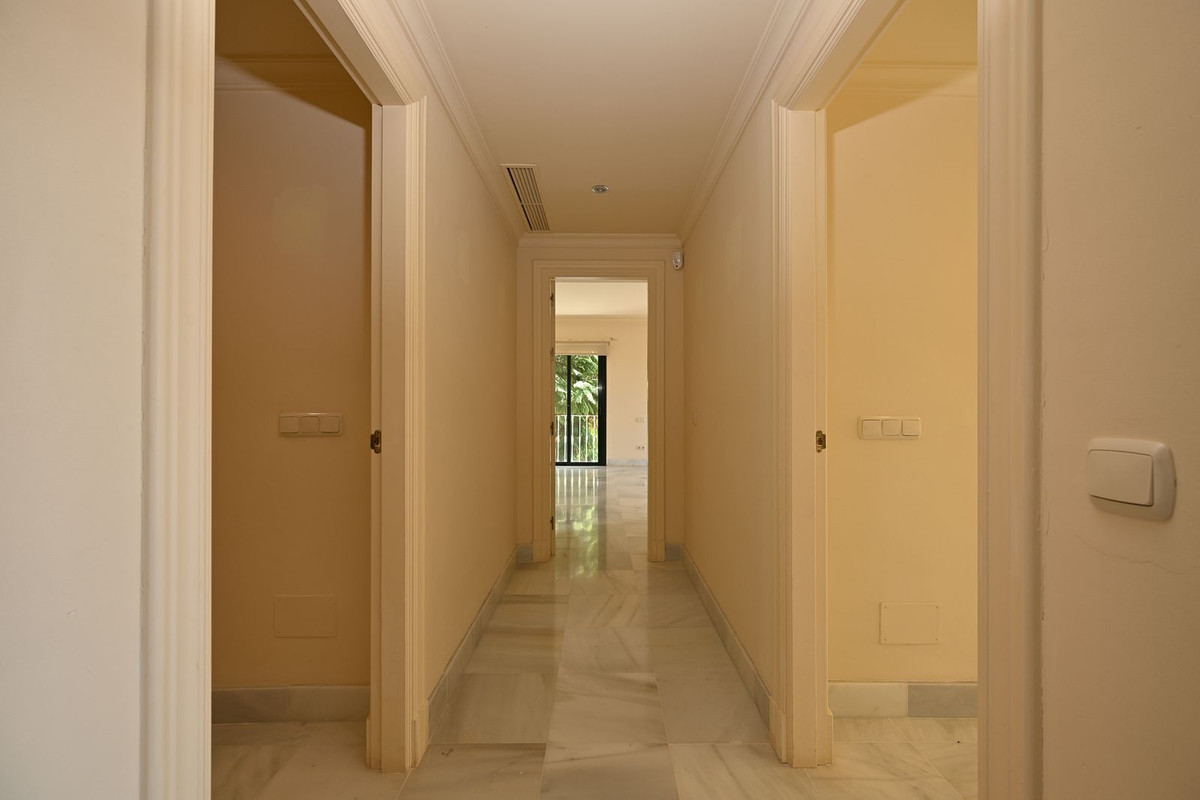 3 Bed Apartment for sale in Benahavís Costa Del Sol, Málaga, Spain