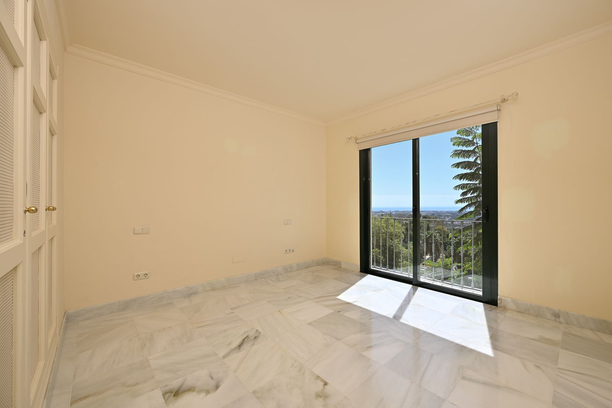 3 Bed Apartment for sale in Benahavís Costa Del Sol, Málaga, Spain