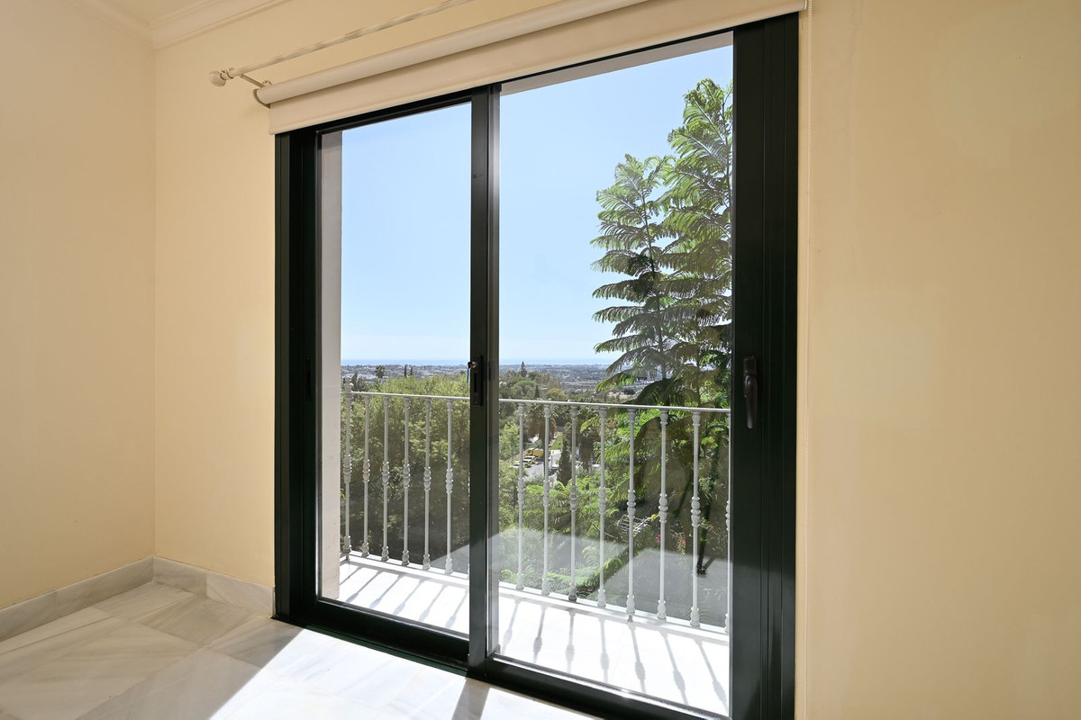 3 Bed Apartment for sale in Benahavís Costa Del Sol, Málaga, Spain