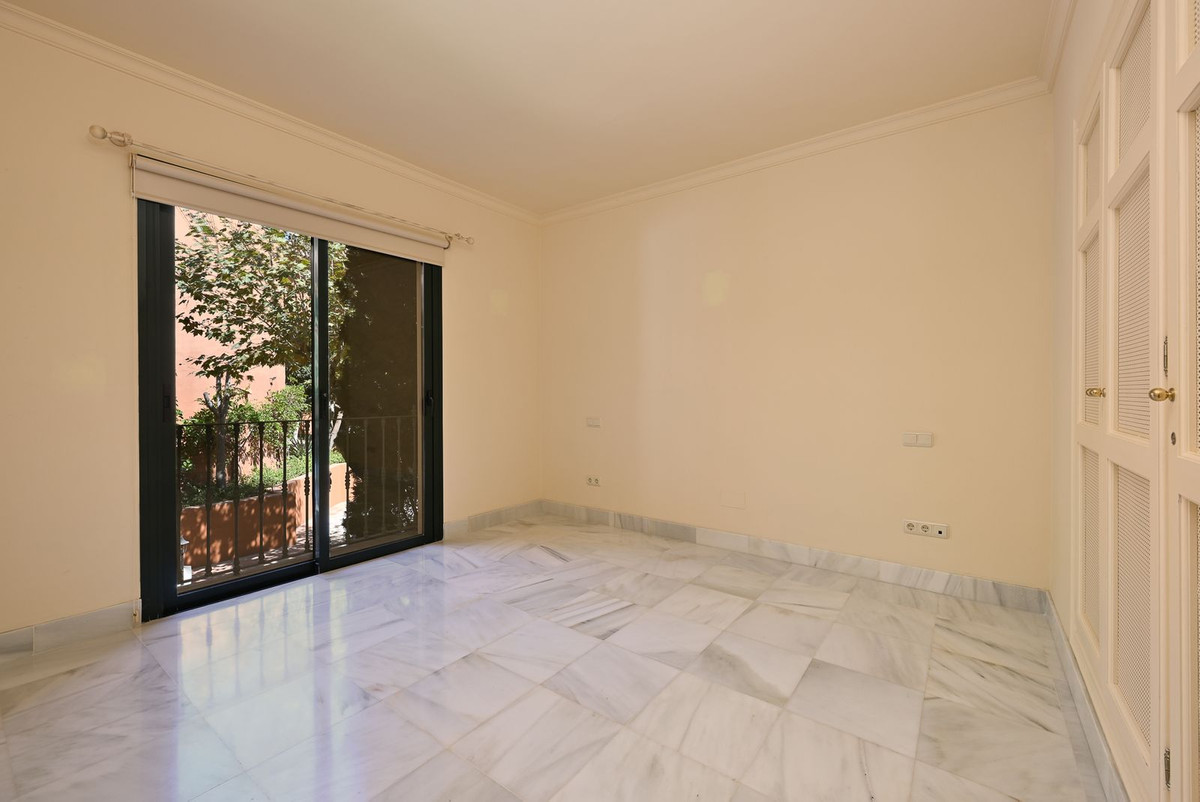 3 Bed Apartment for sale in Benahavís Costa Del Sol, Málaga, Spain