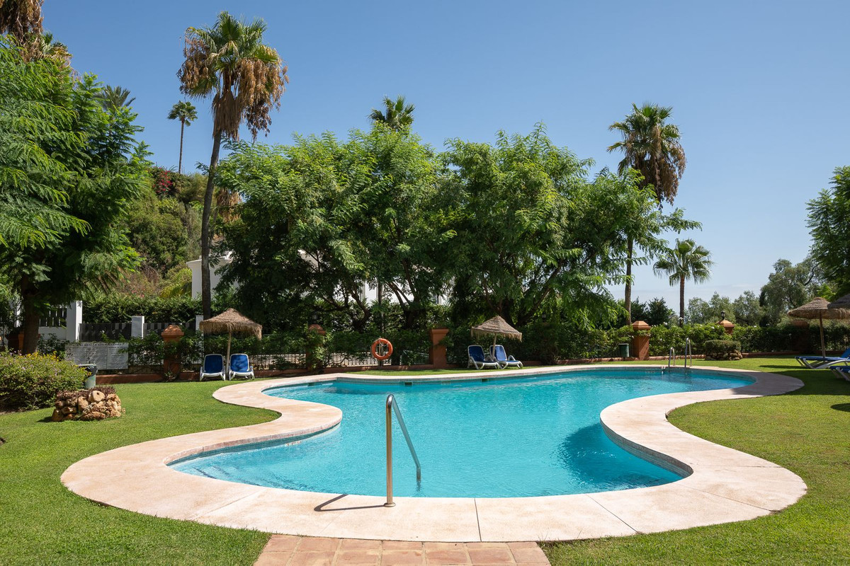 3 Bed Apartment for sale in Benahavís Costa Del Sol, Málaga, Spain