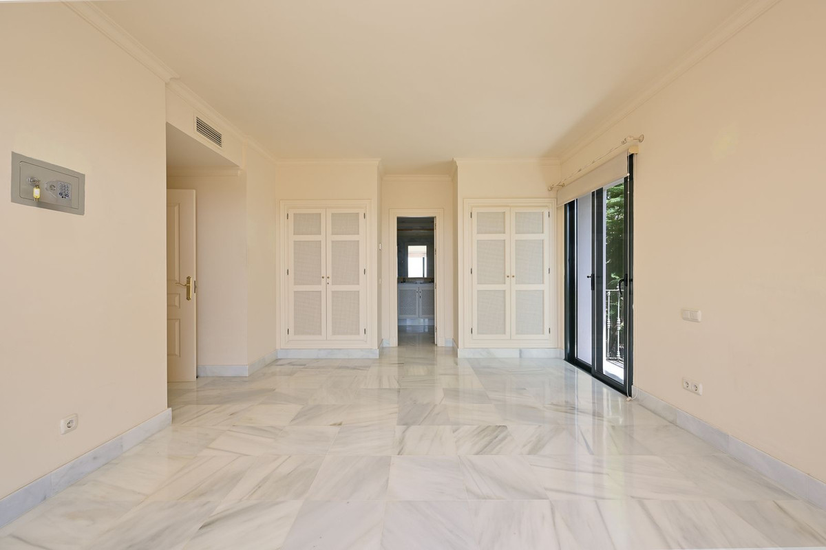 3 Bed Apartment for sale in Benahavís Costa Del Sol, Málaga, Spain
