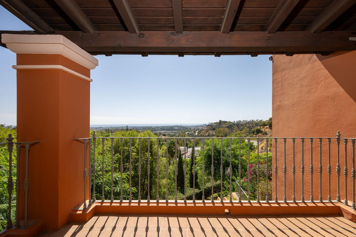3 Bed Apartment for sale in Benahavís Costa Del Sol, Málaga, Spain