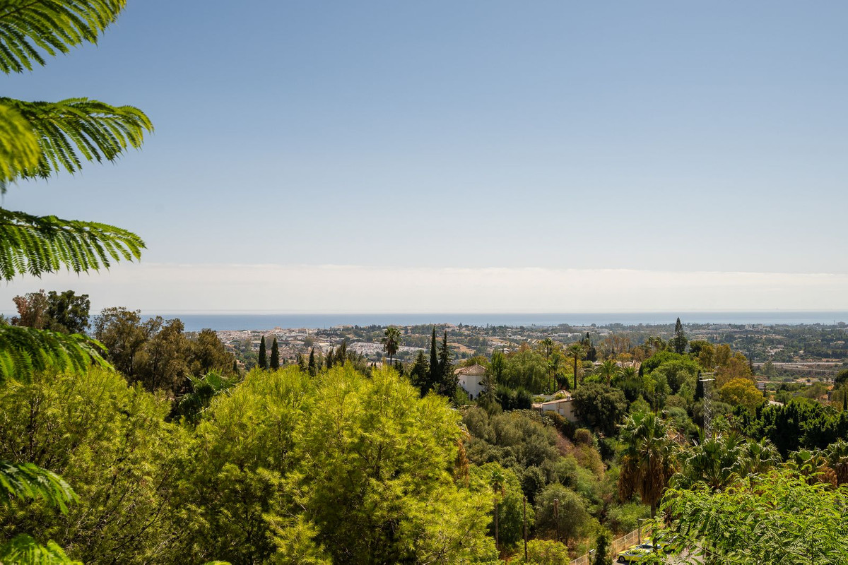 3 Bed Apartment for sale in Benahavís Costa Del Sol, Málaga, Spain
