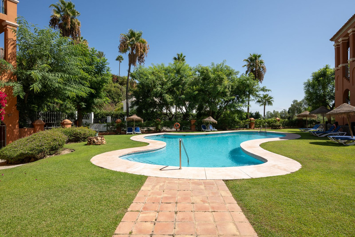 3 Bed Apartment for sale in Benahavís Costa Del Sol, Málaga, Spain