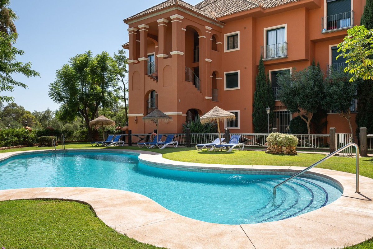 3 Bed Apartment for sale in Benahavís Costa Del Sol, Málaga, Spain