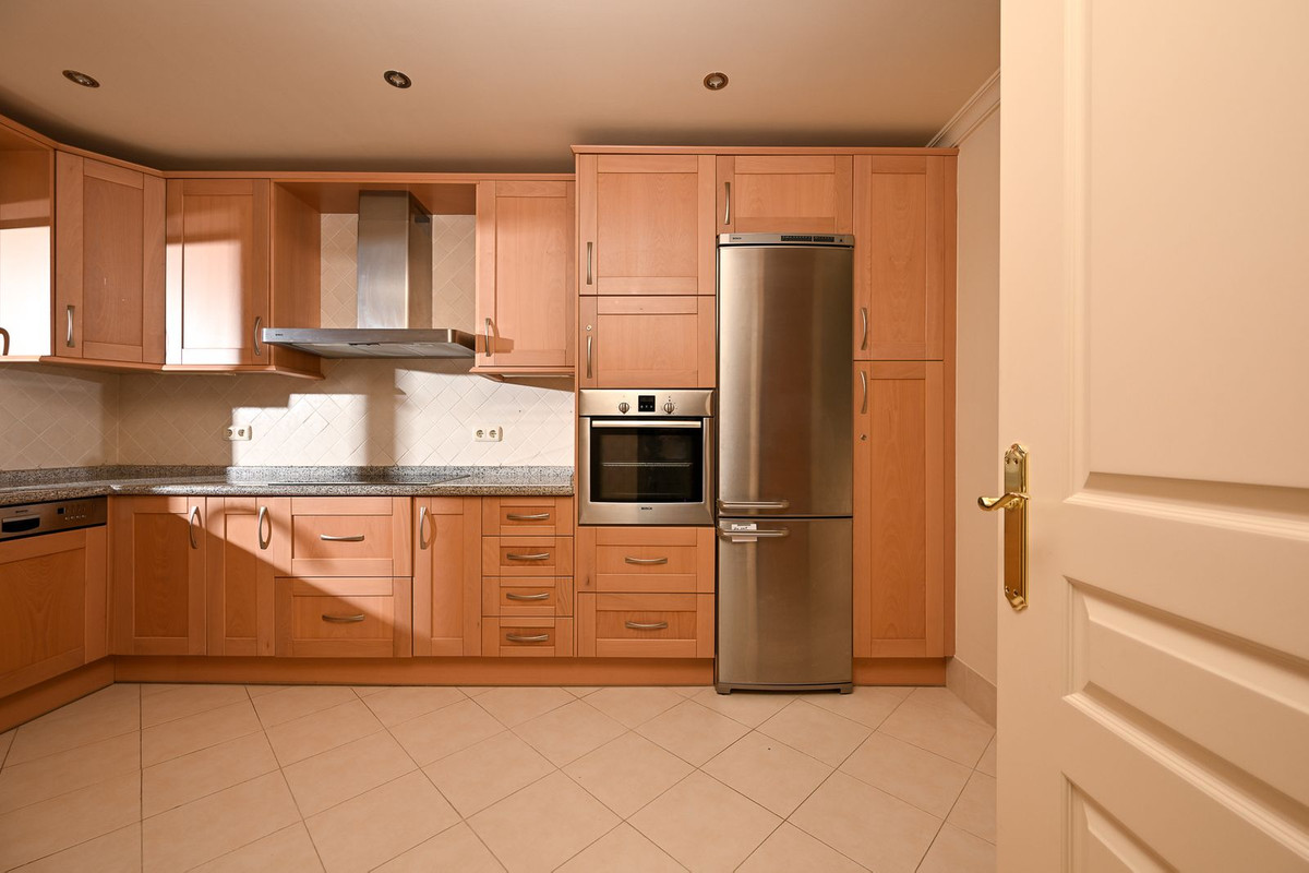 3 Bed Apartment for sale in Benahavís Costa Del Sol, Málaga, Spain